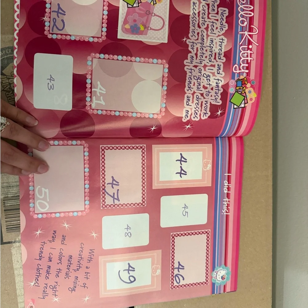 Hello Kitty Sticker Album - Picture 2 of 7